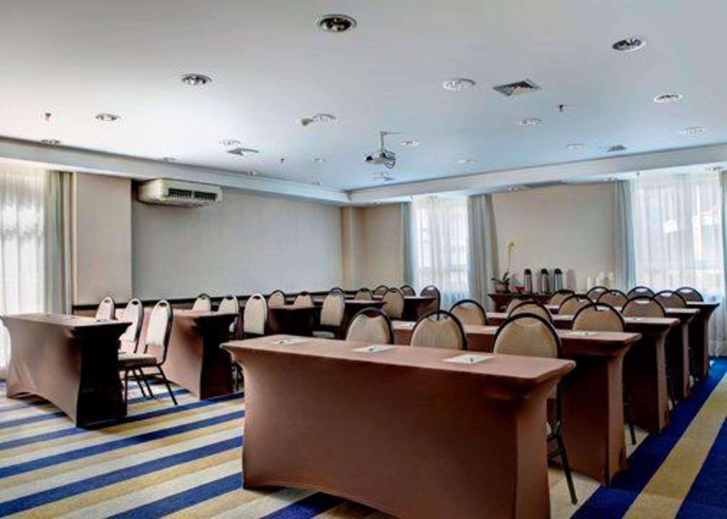 Quality Hotel Curitiba Extérieur photo